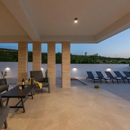 Malusy Zadarvillas * 洛瓦尼斯卡