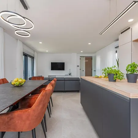 Malusy Zadarvillas * 洛瓦尼斯卡