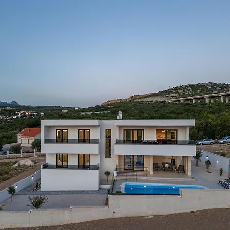 Malusy Zadarvillas Vila *