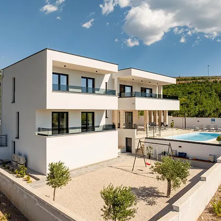 Malusy Zadarvillas *