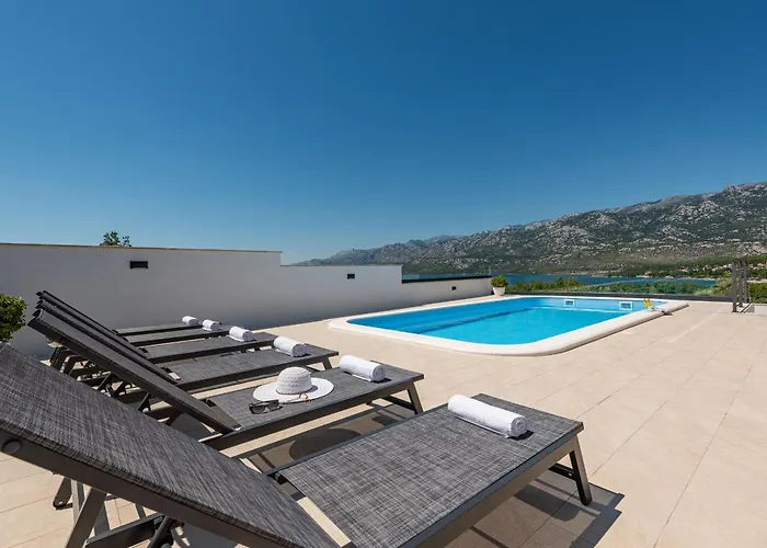 וילה Malusy Zadarvillas