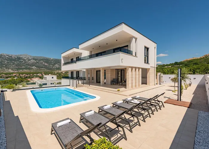 Malusy Zadarvillas וילה