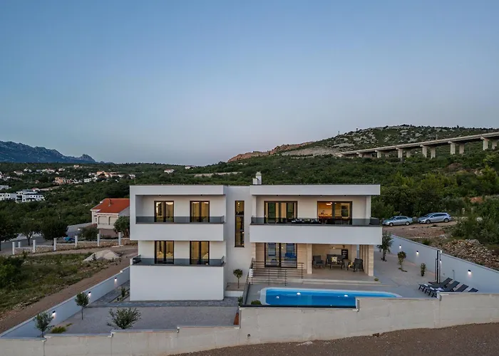 Malusy Zadarvillas וילה *